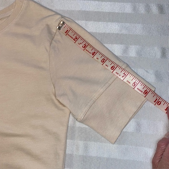Jane + Delaney Cream Short Sleeve T Shirt Top Button Cuffs Sz M Rounded Hem - Picture 7 of 12